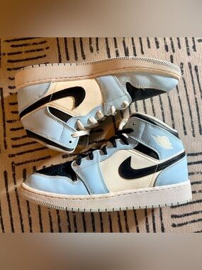 Women’s Nike Air Jordan 1 Mid GS ‘Ice Blue’